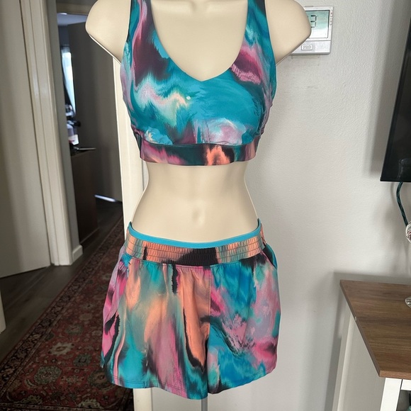 TEK GEAR Vibrant Multicolor Sports Bra and Shorts Set - Picture 1 of 6